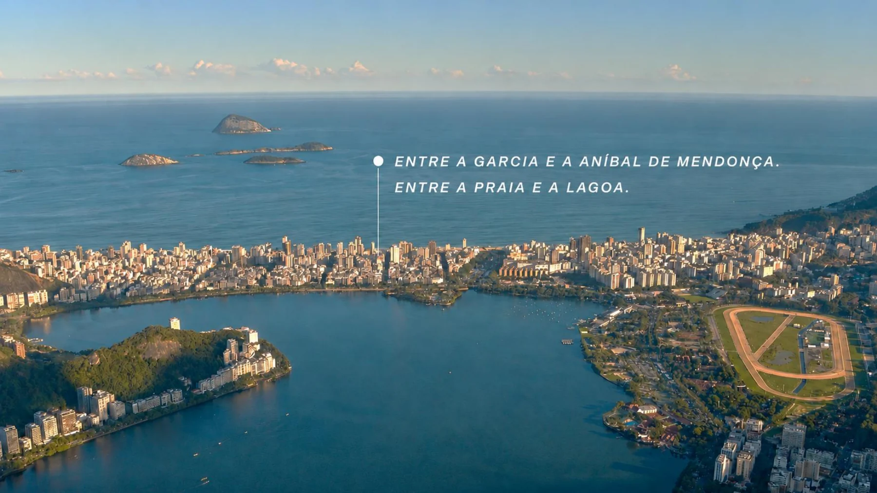 Vista aérea de Ipanema entre a praia e a Lagoa